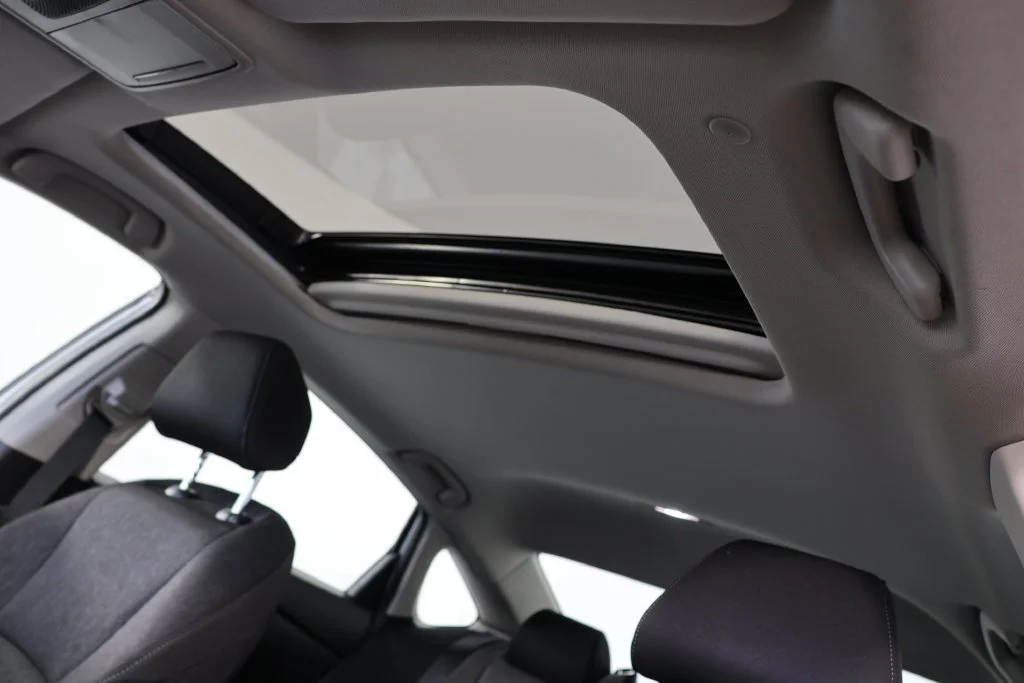 Used 2024 Platinum White Pearl Honda EX image 18