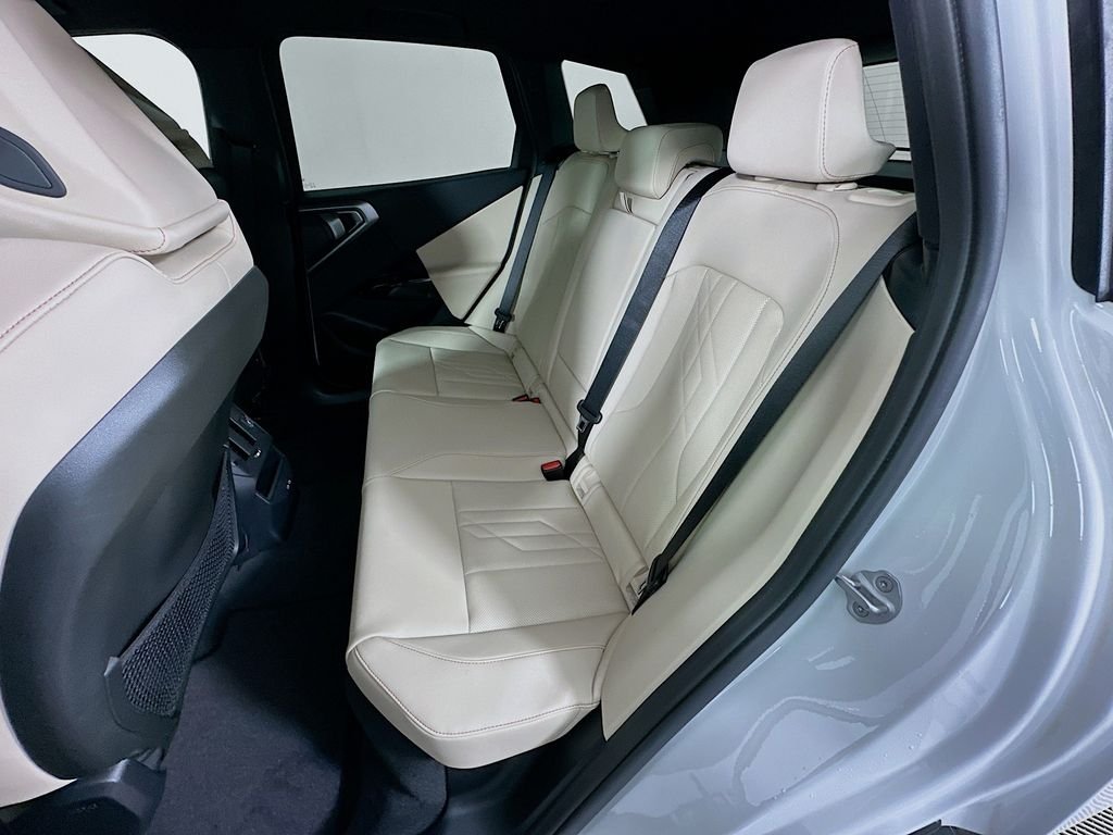 New 2026 Mineral White Metallic BMW 30 xDrive image 17