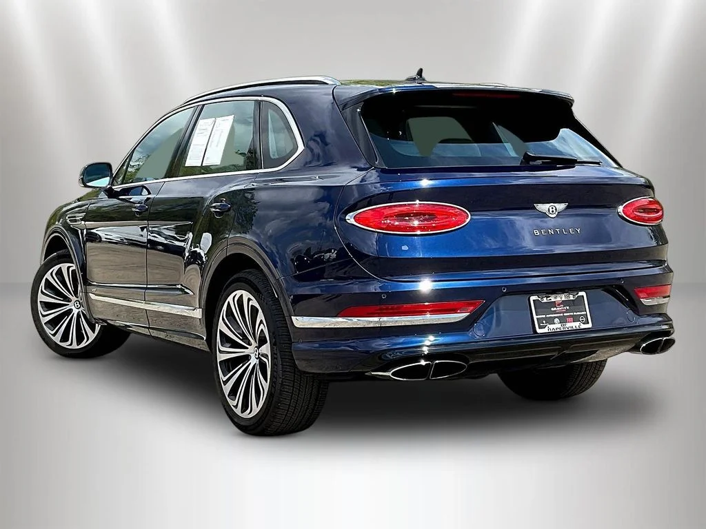 Used 2021  Bentley V8 image 4