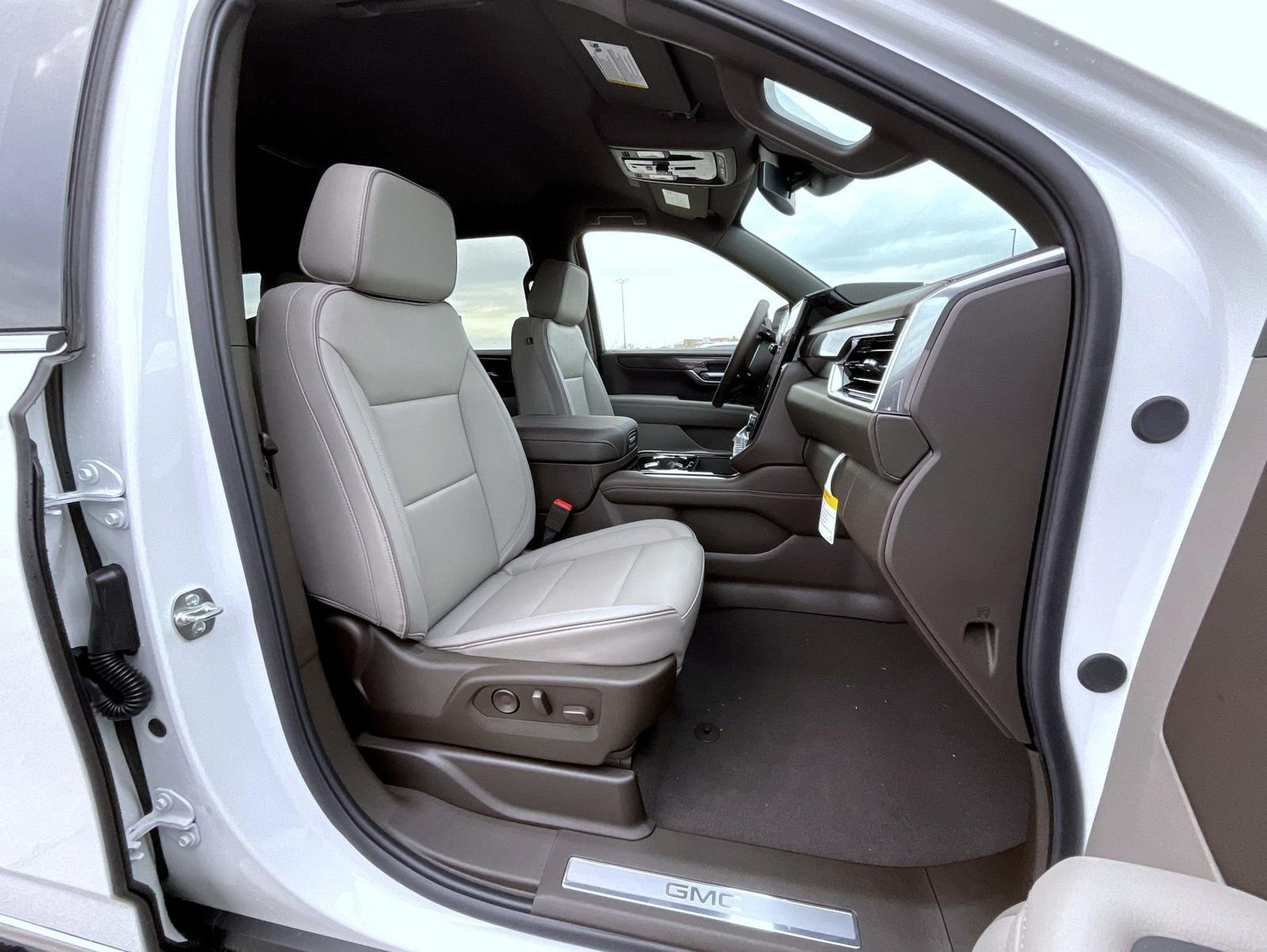 New 2026 Summit White GMC Elevation image 15