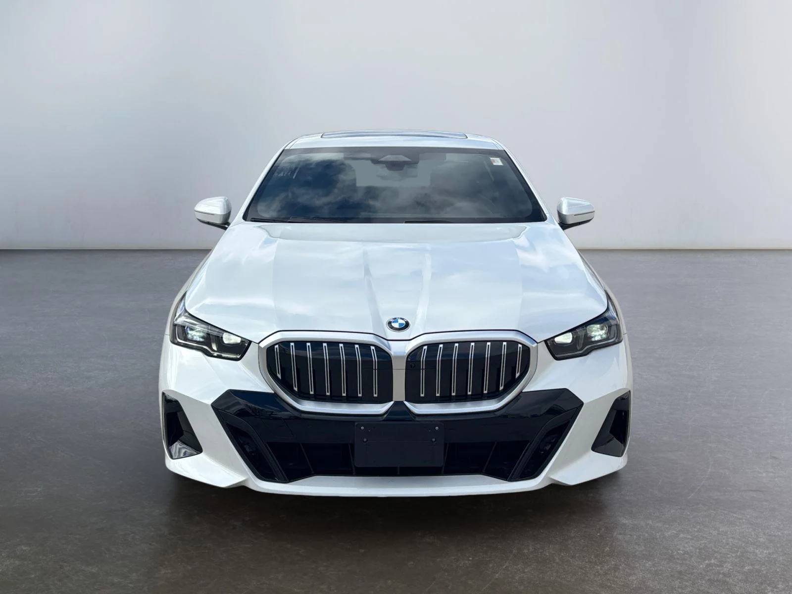 Used 2026 Mineral White Metallic BMW 530i xDrive image 8