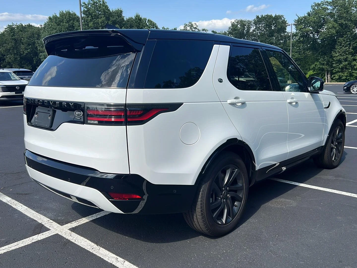Certified Used 2022 Fuji White Land Rover S R-Dynamic image 5