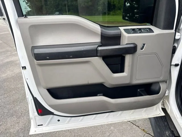 Used 2015 White Ford XL image 13