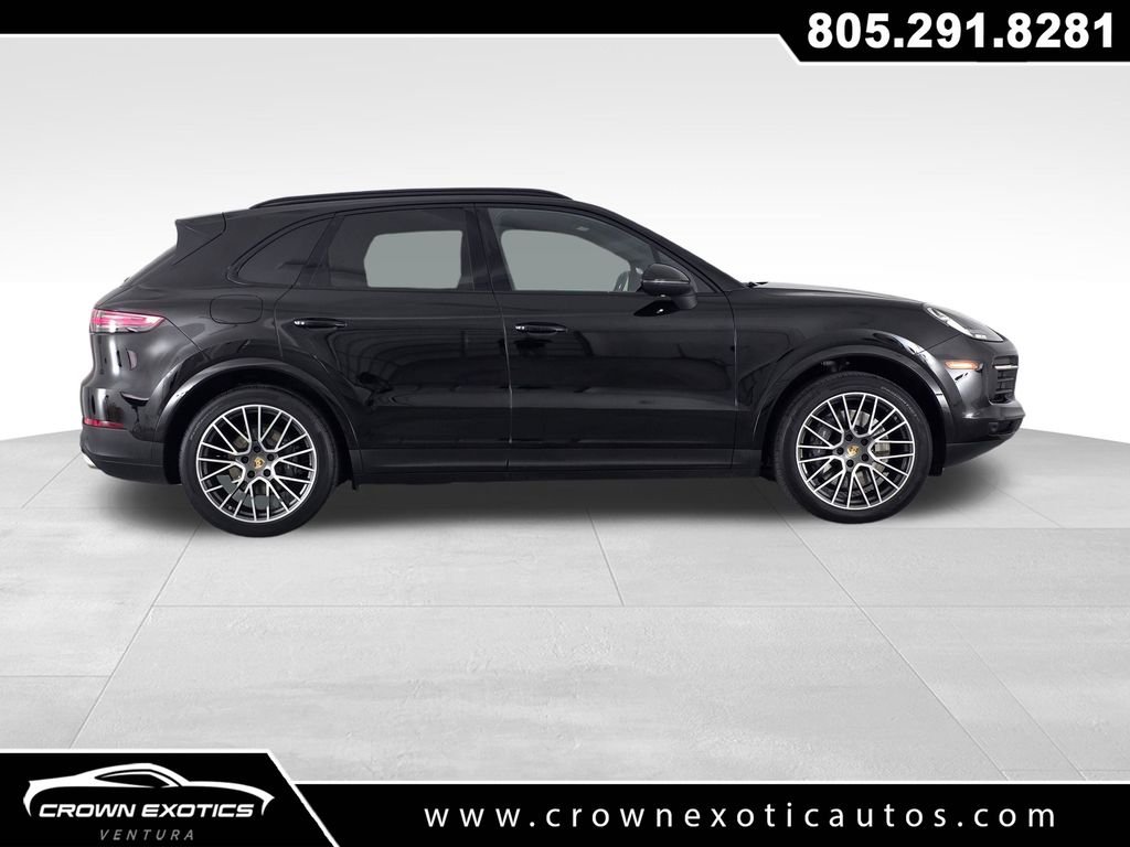 Used 2022  Porsche Base image 8