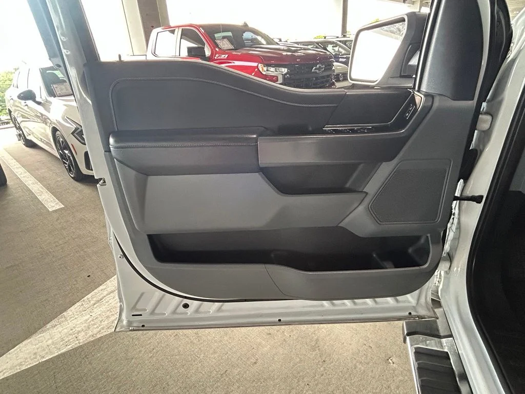 Used 2025 Oxford White Ford XLT image 18