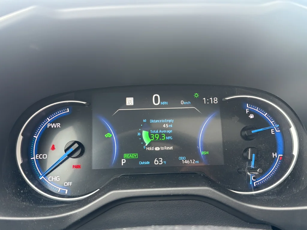 Used 2025 Blue Toyota XLE Premium image 21