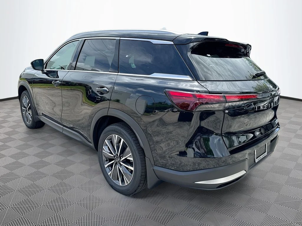 New 2027 MINERAL BLACK INFINITI Luxe FWD image 7