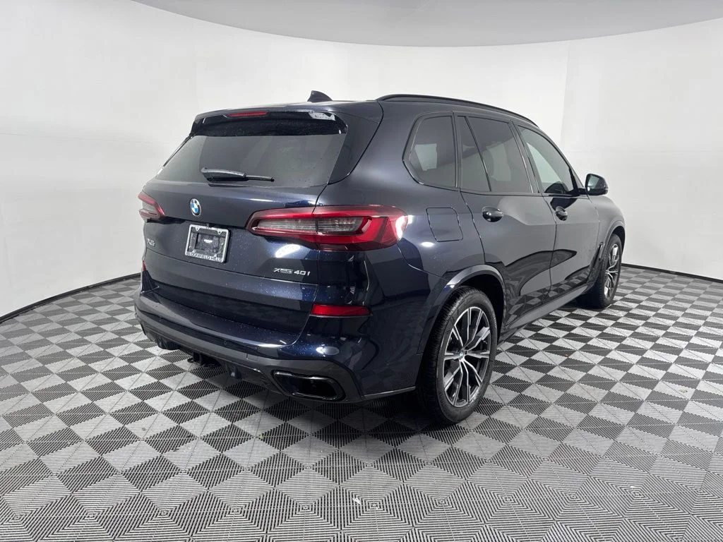 Used 2022 Black BMW xDrive40i image 5