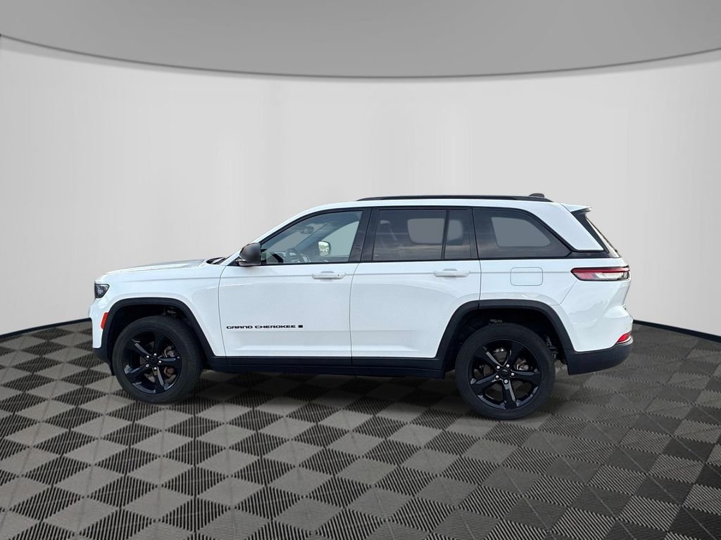 Used 2023 White Jeep Altitude X image 4