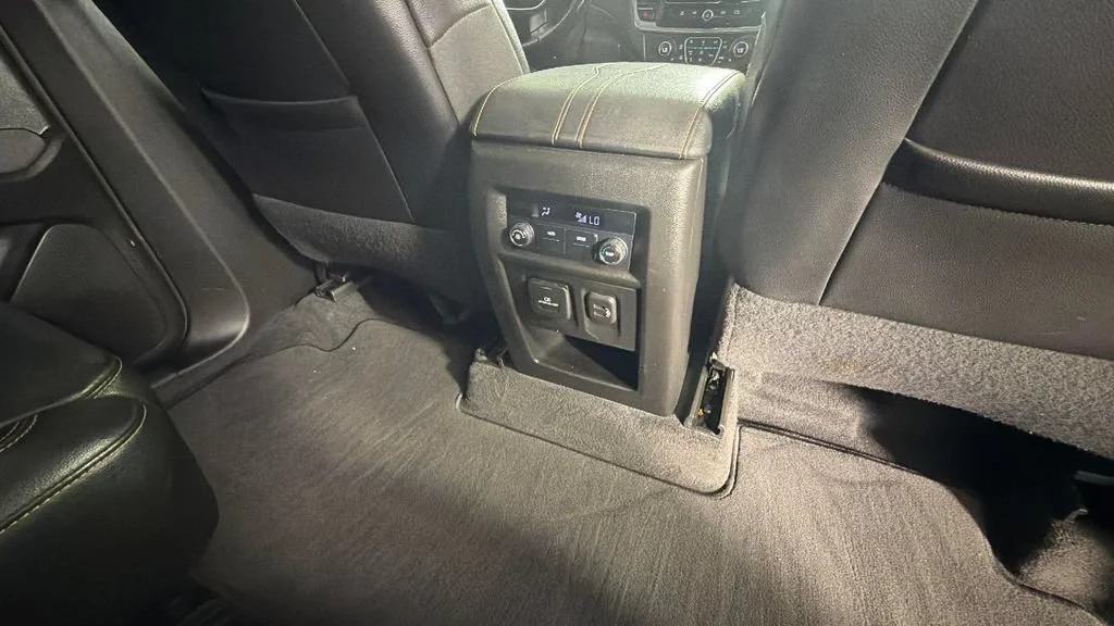 Used 2019 GRAPHITE METALLIC Chevrolet LT Leather image 32