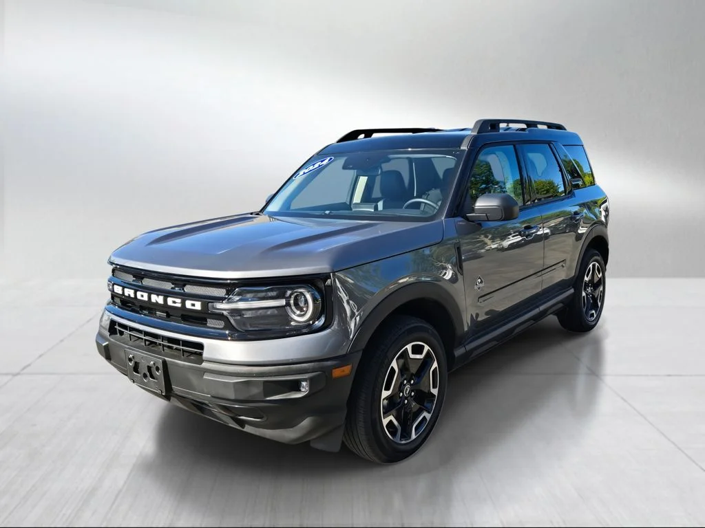 Used 2024 Gray Metallic Ford Outer Banks image 7