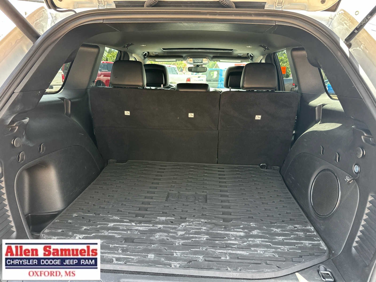 Used 2022 Bright White Clearcoat Jeep Limited image 36