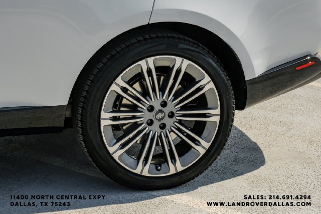 Used 2024  Land Rover SE image 61