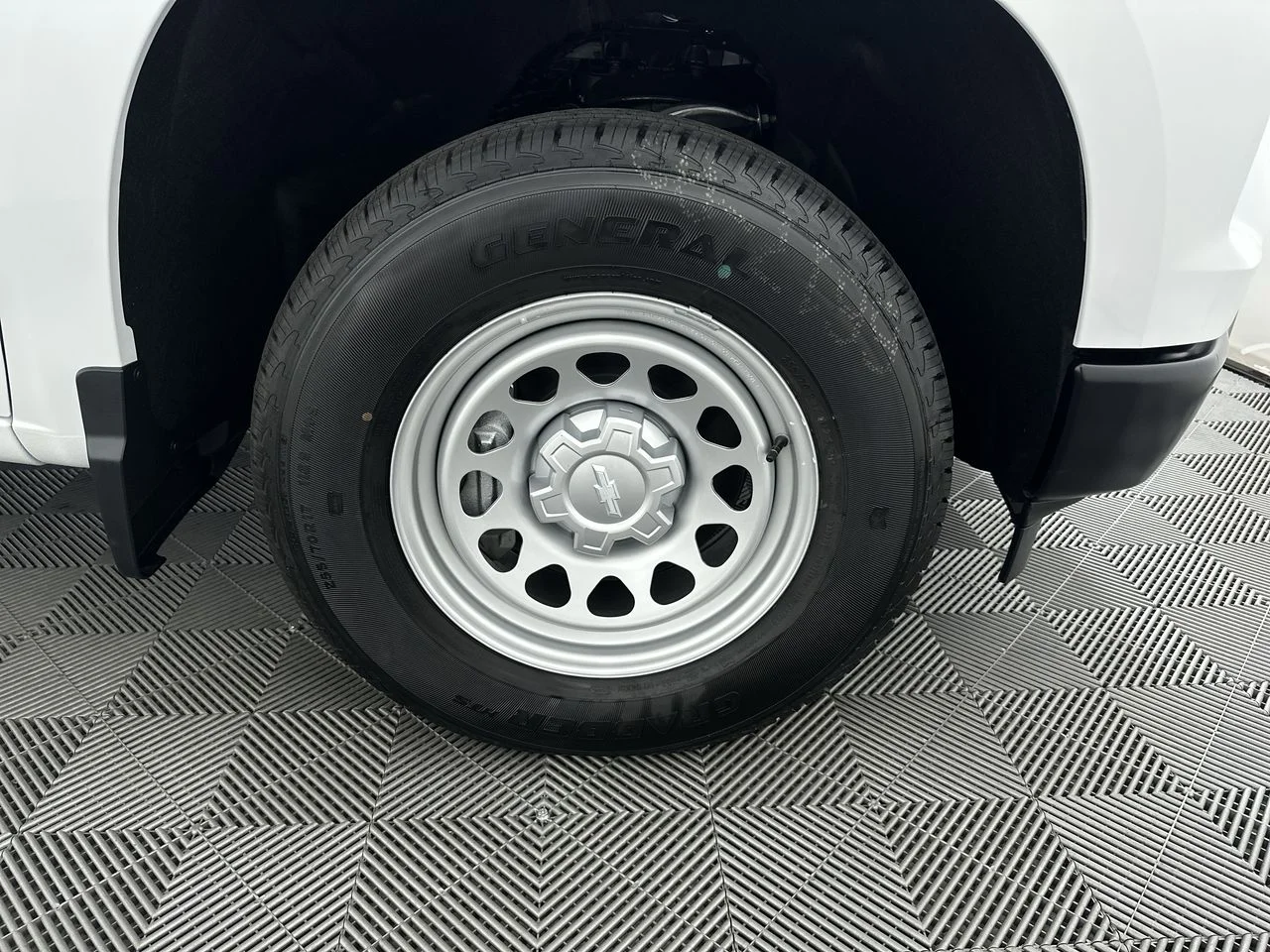 New 2026 Summit White Chevrolet WT image 112