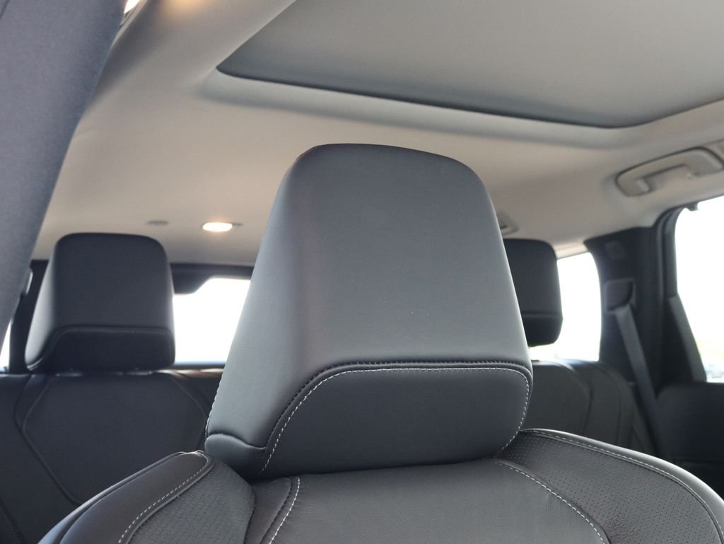 Used 2025 Silver INFINITI Sensory image 52