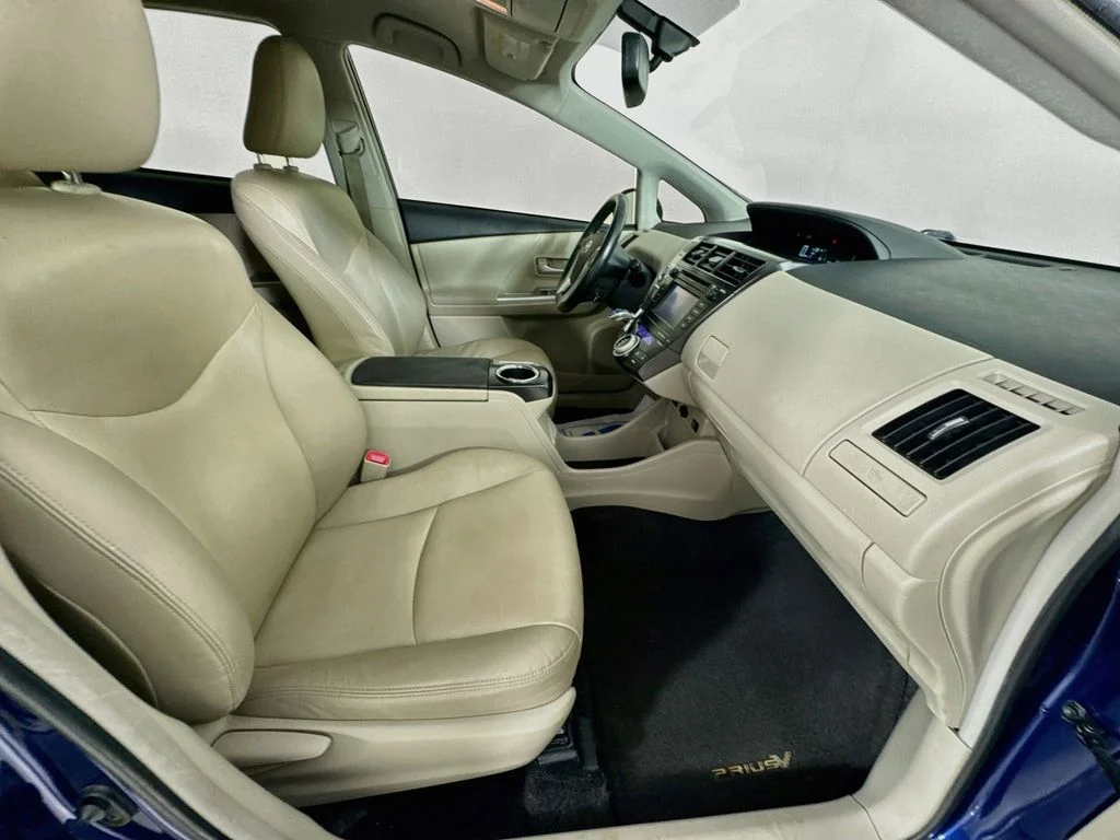 Used 2013 Blue Toyota Five image 31