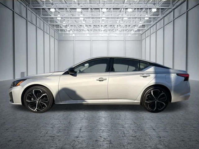 Used 2025 Silver Nissan 2.5 SR image 6