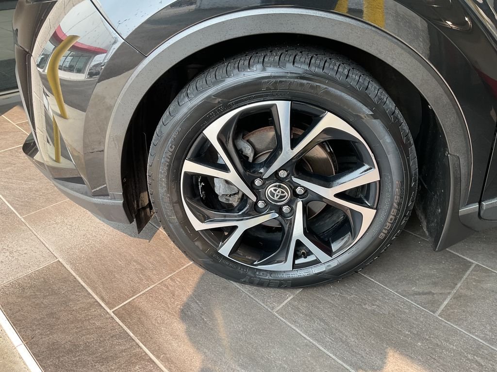 Used 2021 Black Toyota XLE image 4