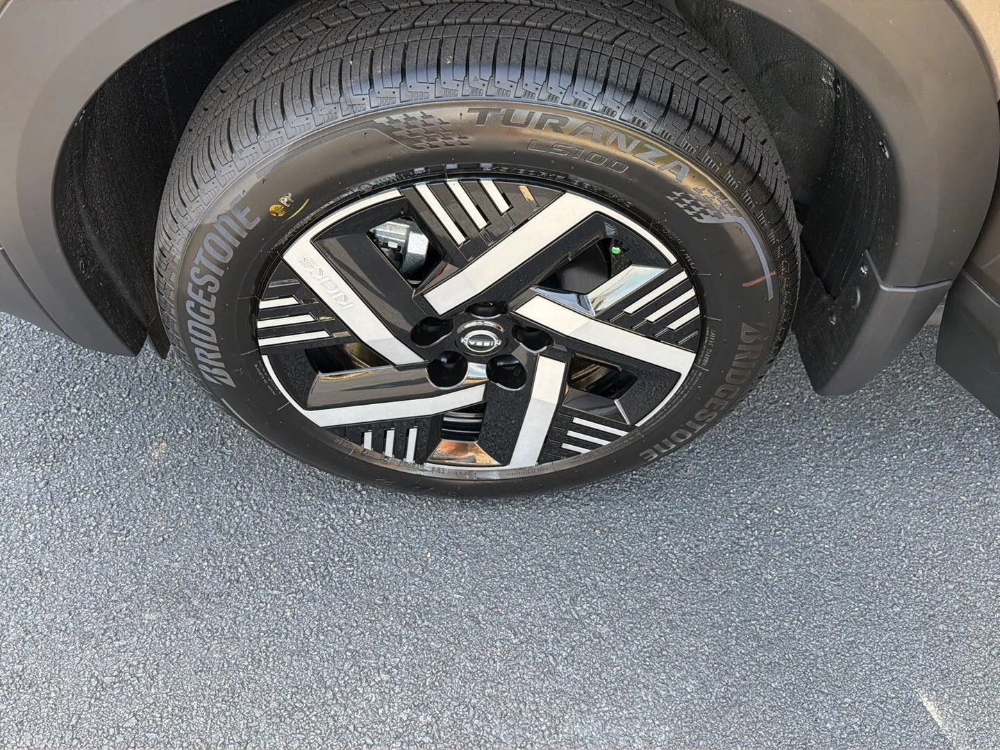 New 2026 Canyon Bronze Metallic Nissan SV image 34