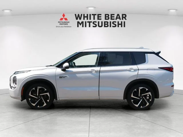 Certified Used 2024 White Diamond Mitsubishi SEL image 3