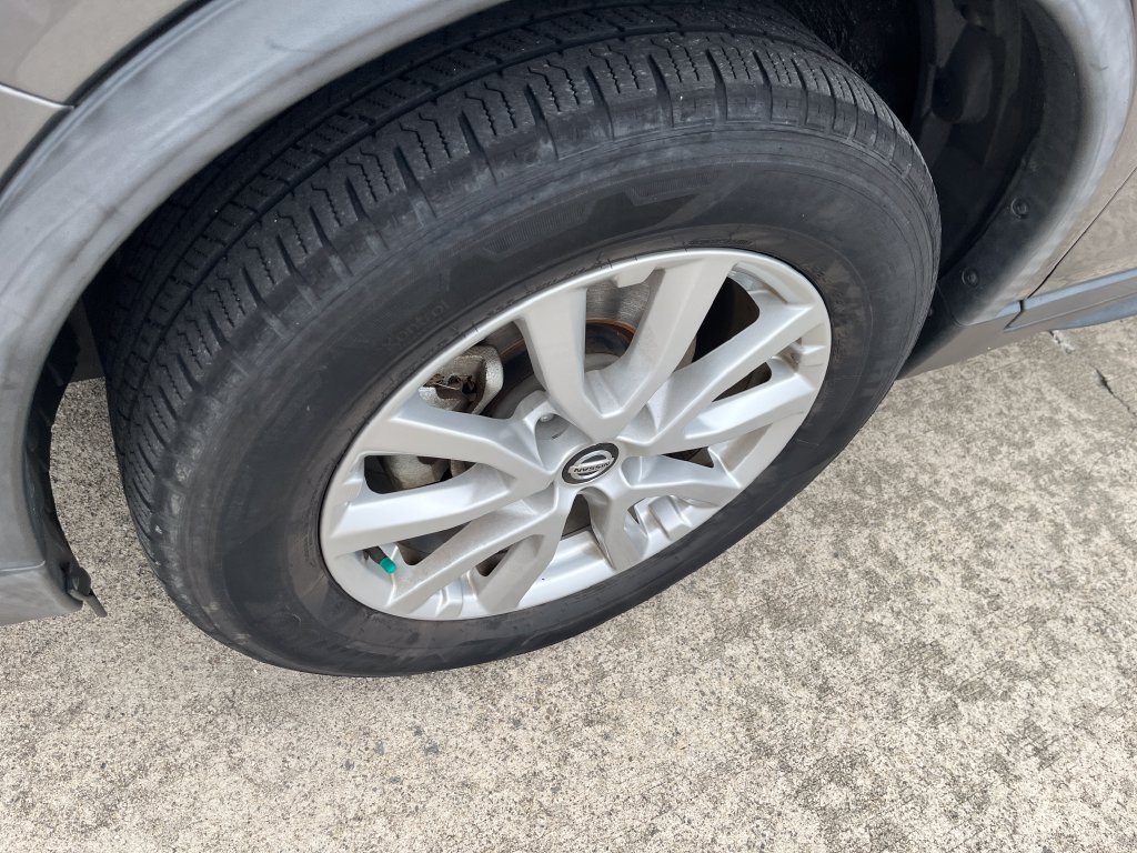 Used 2019 Gray Nissan SV image 9