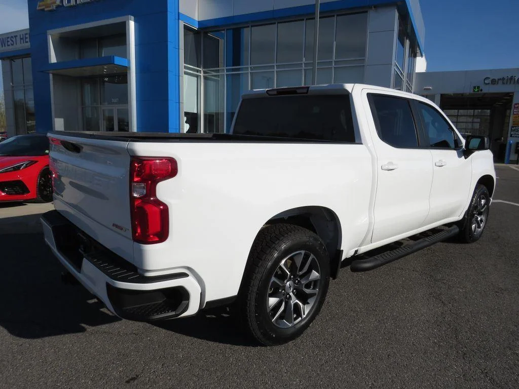 Used 2024 Summit White Chevrolet RST image 6