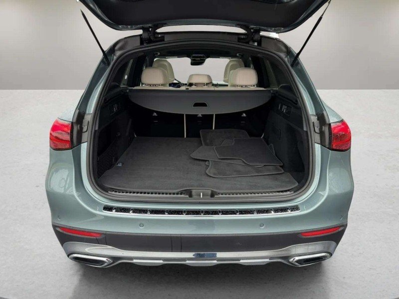 Used 2025 Verde Silver Metallic Mercedes-Benz GLC 300 image 29