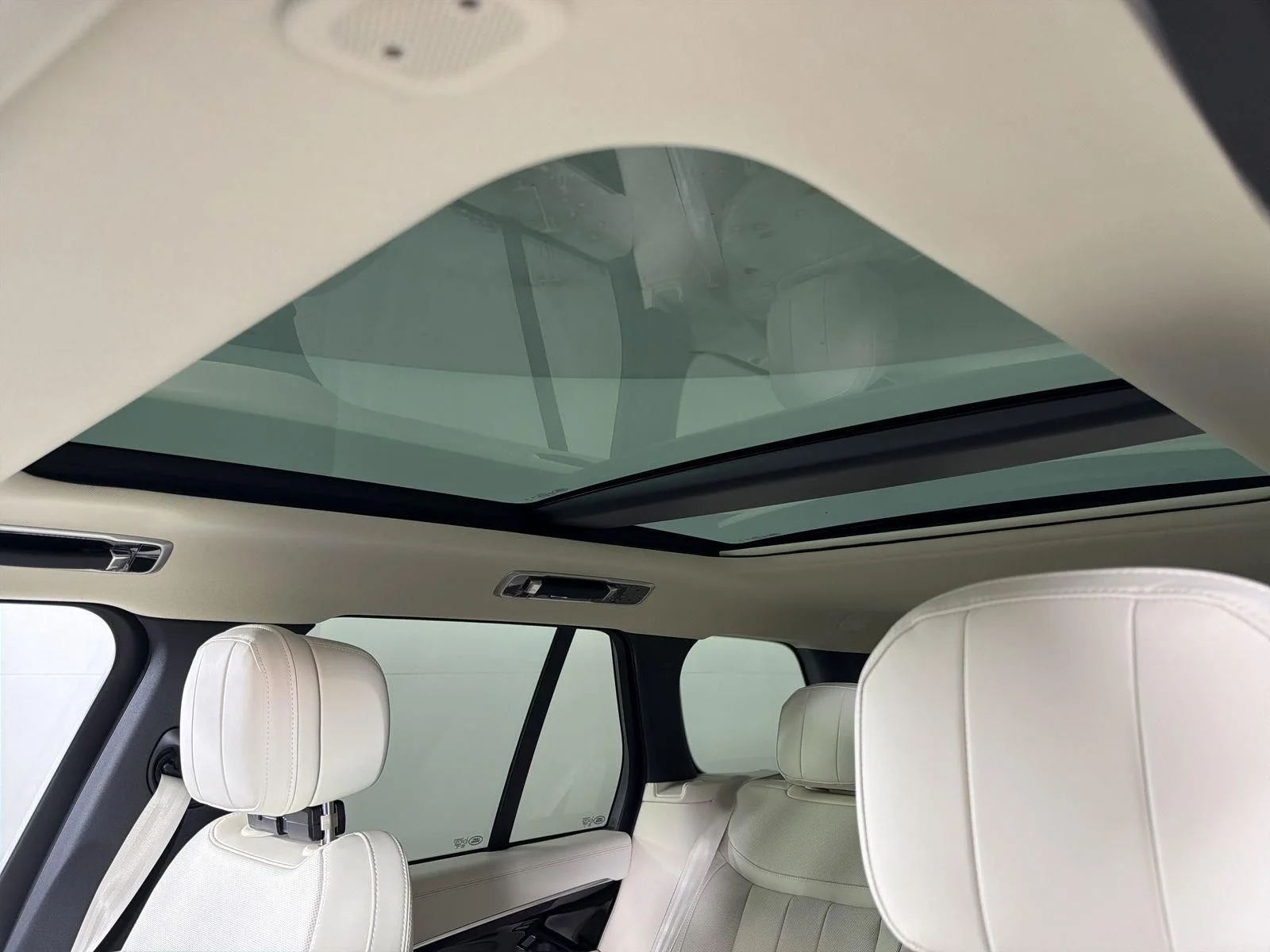 2026 Land Rover Range Rover SE - Photo 9