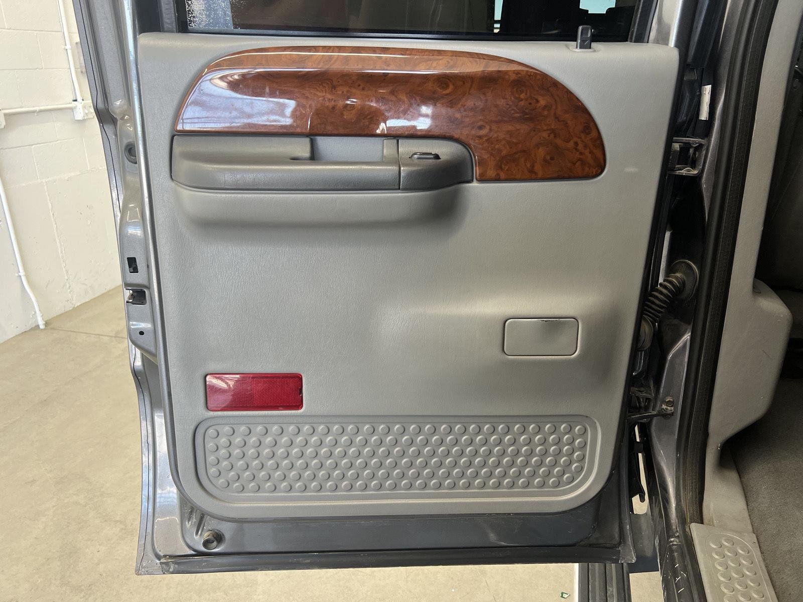 Used 2004 Gray Ford XL image 23