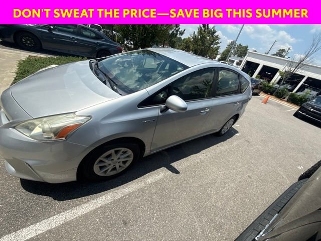 Used 2014 Silver Toyota Three image 3