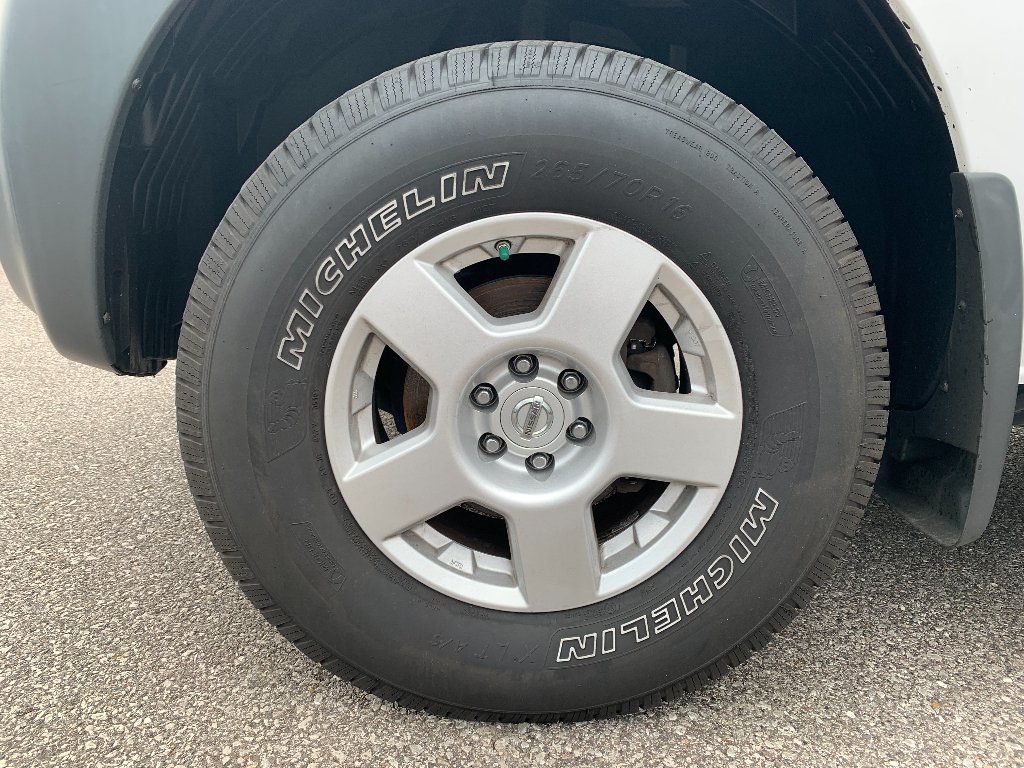 Used 2007 Avalanche Nissan S image 9