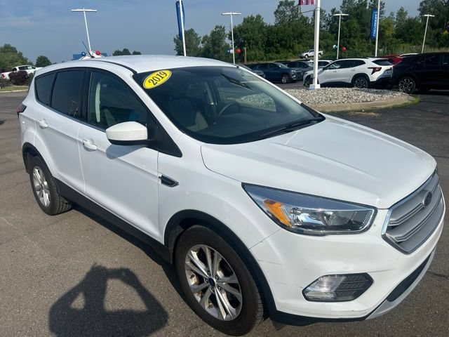Used 2019 Oxford White Ford SE image 3