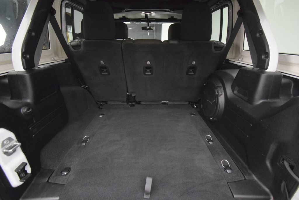 Used 2023 White Jeep Sahara image 21