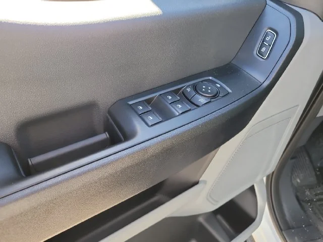 New 2027 Oxford White Ford XL 4WD CREW CAB image 17