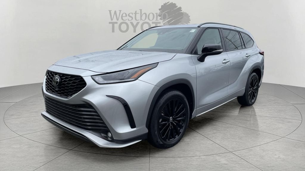 Used 2025 Silver Toyota XSE image 3