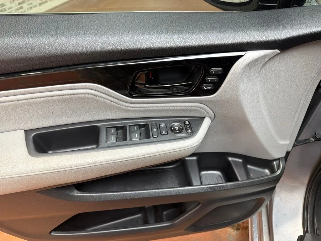 Used 2019 Lunar Silver Metallic Honda Elite image 23