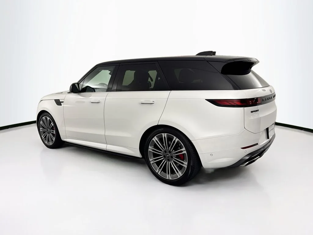 Used 2024 White Land Rover Dynamic SE image 7