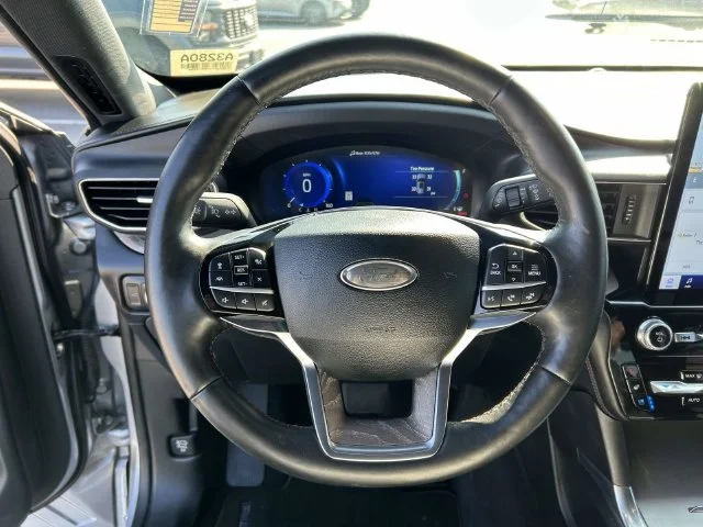 Certified Used 2022 Silver Metallic Ford Platinum image 19