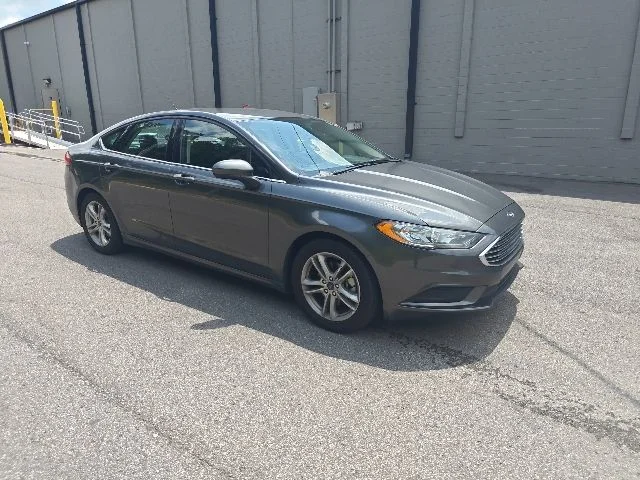 Used 2018 Magnetic Ford SE image 1
