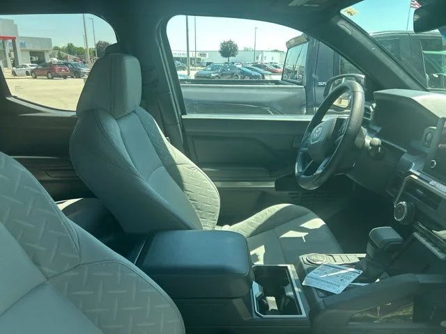 2026 Toyota Tacoma SR5 - Photo 9