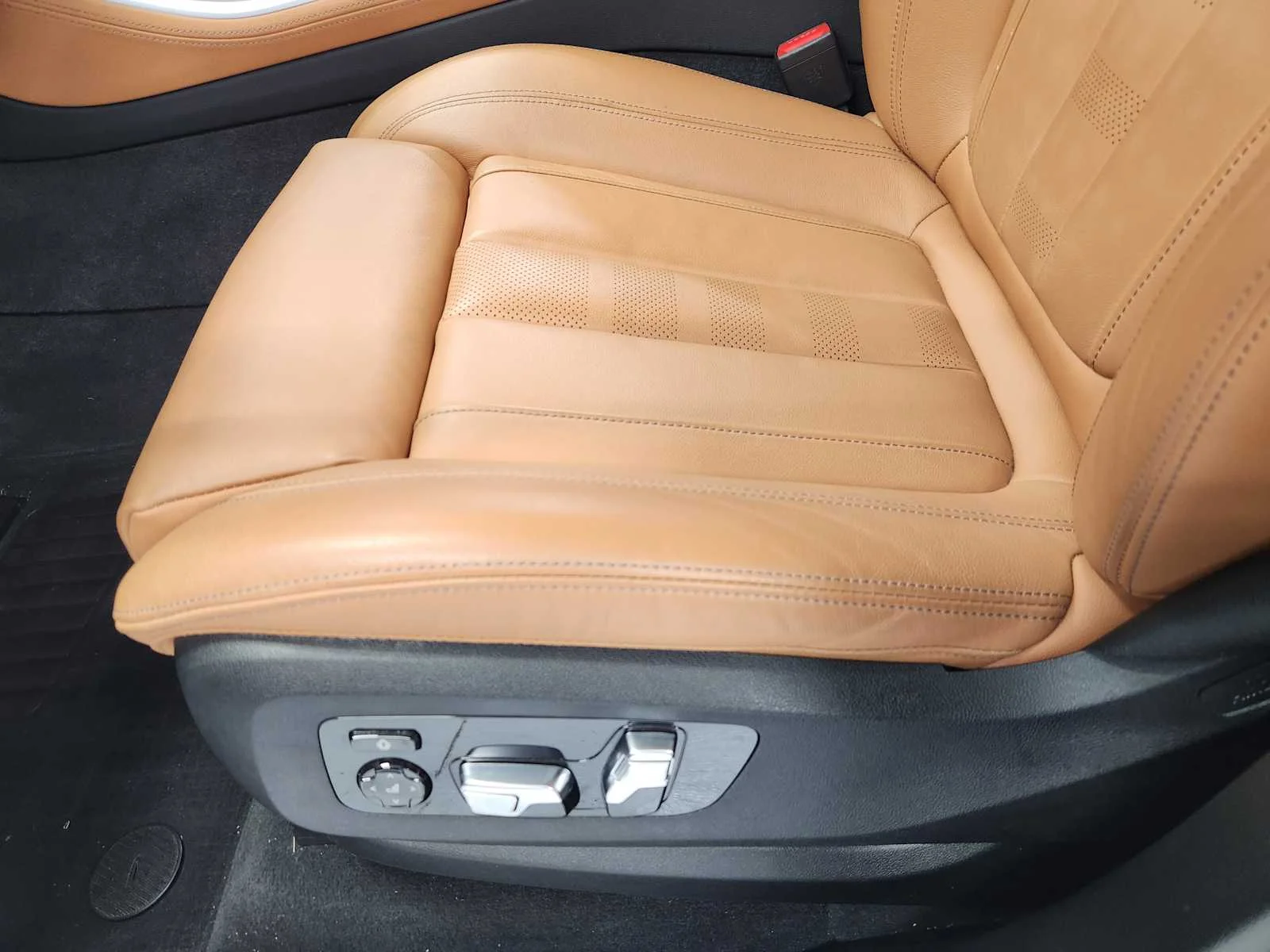 Used 2022 Mineral White Metallic BMW sDrive40i image 17