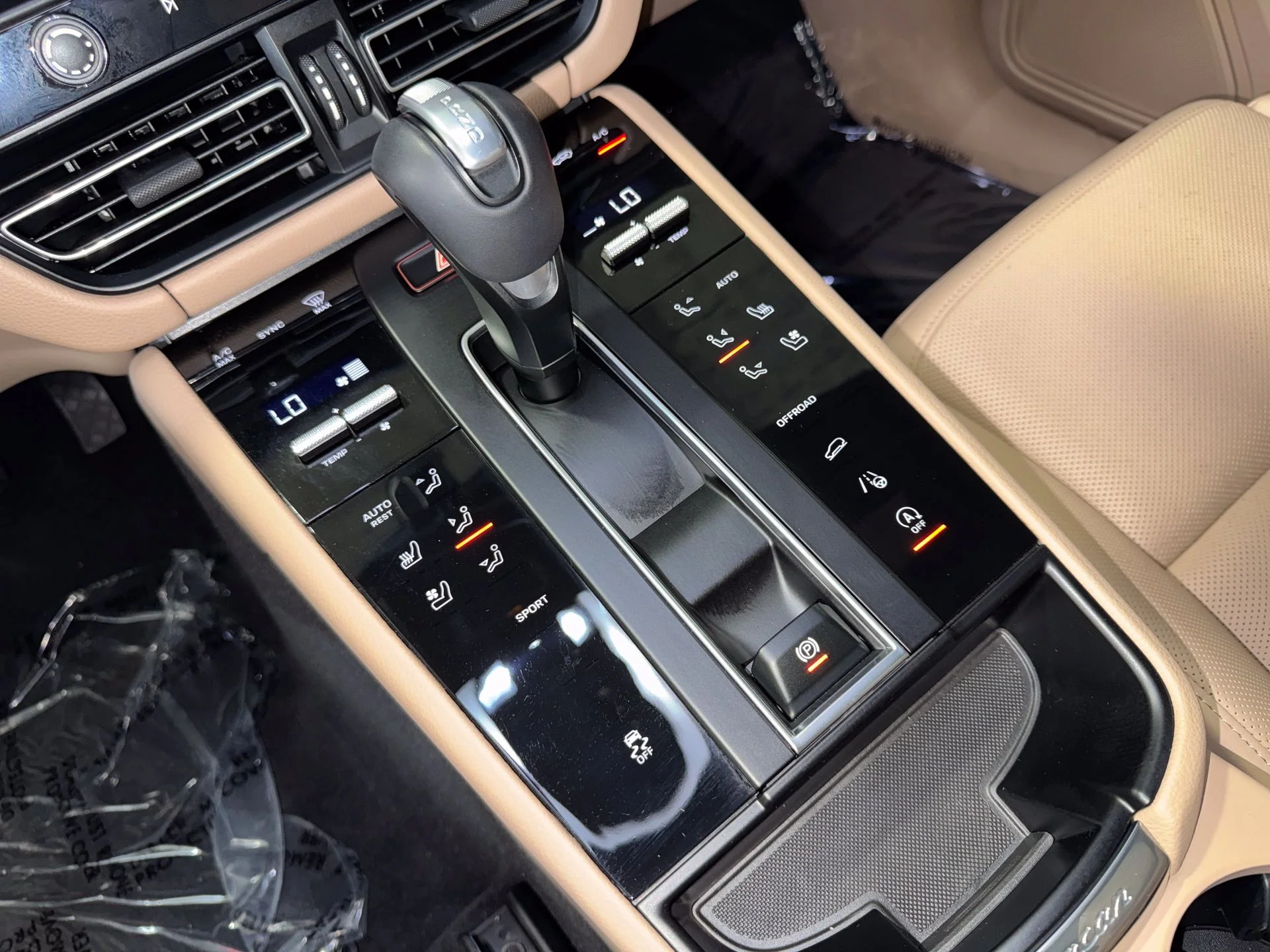 Used 2025  Porsche T image 28