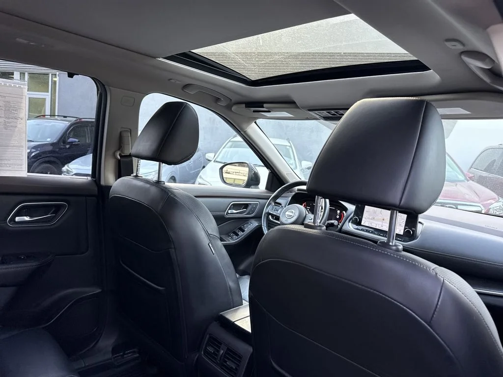 Used 2023 Black Nissan Platinum image 30