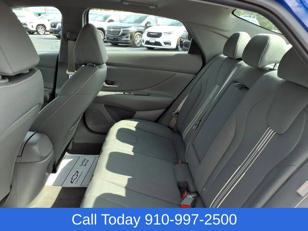 Used 2025 Blue Hyundai SEL Convenience image 22