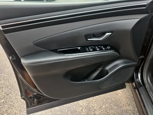 Used 2022 Black Hyundai SEL image 11