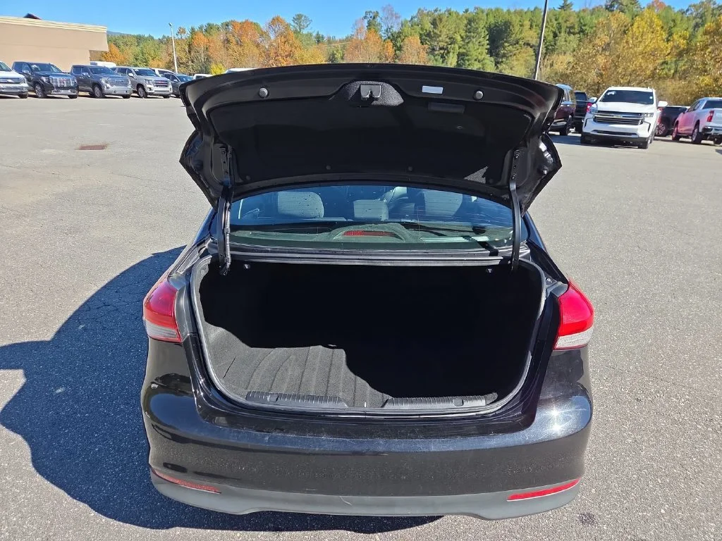 Used 2018 Black Kia LX image 25
