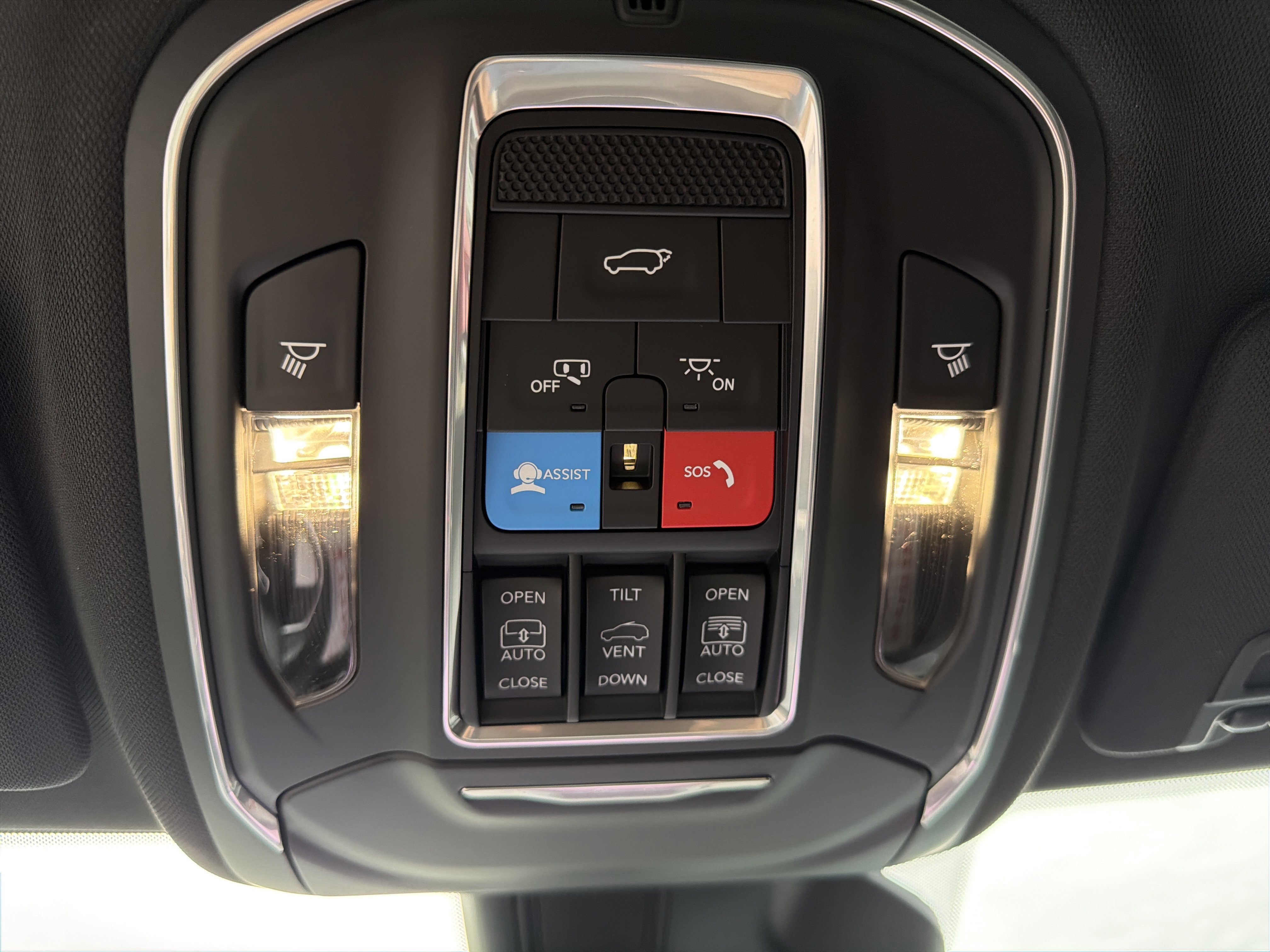 2025 Jeep Grand Cherokee Limited photo 3