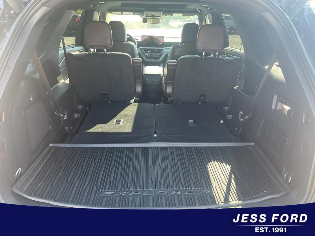 Used 2025 Carbonized Gray Metallic Ford Platinum image 10