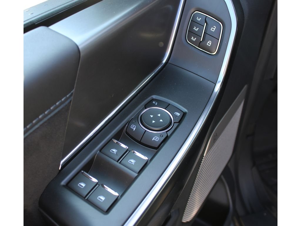2025 Ford F-150 Platinum - Photo 4