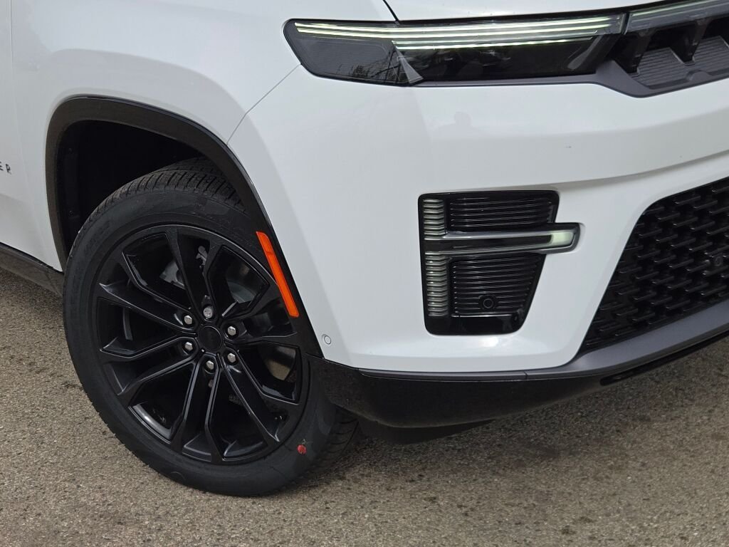 New 2026 Bright White Clear-Coat Exterior Paint Jeep Summit Obsidian image 5